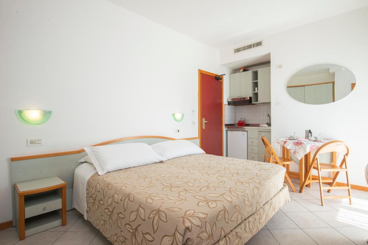 Hotel Residence Imperial มิซาโน อาดรีอาติโก ภายนอก รูปภาพ
